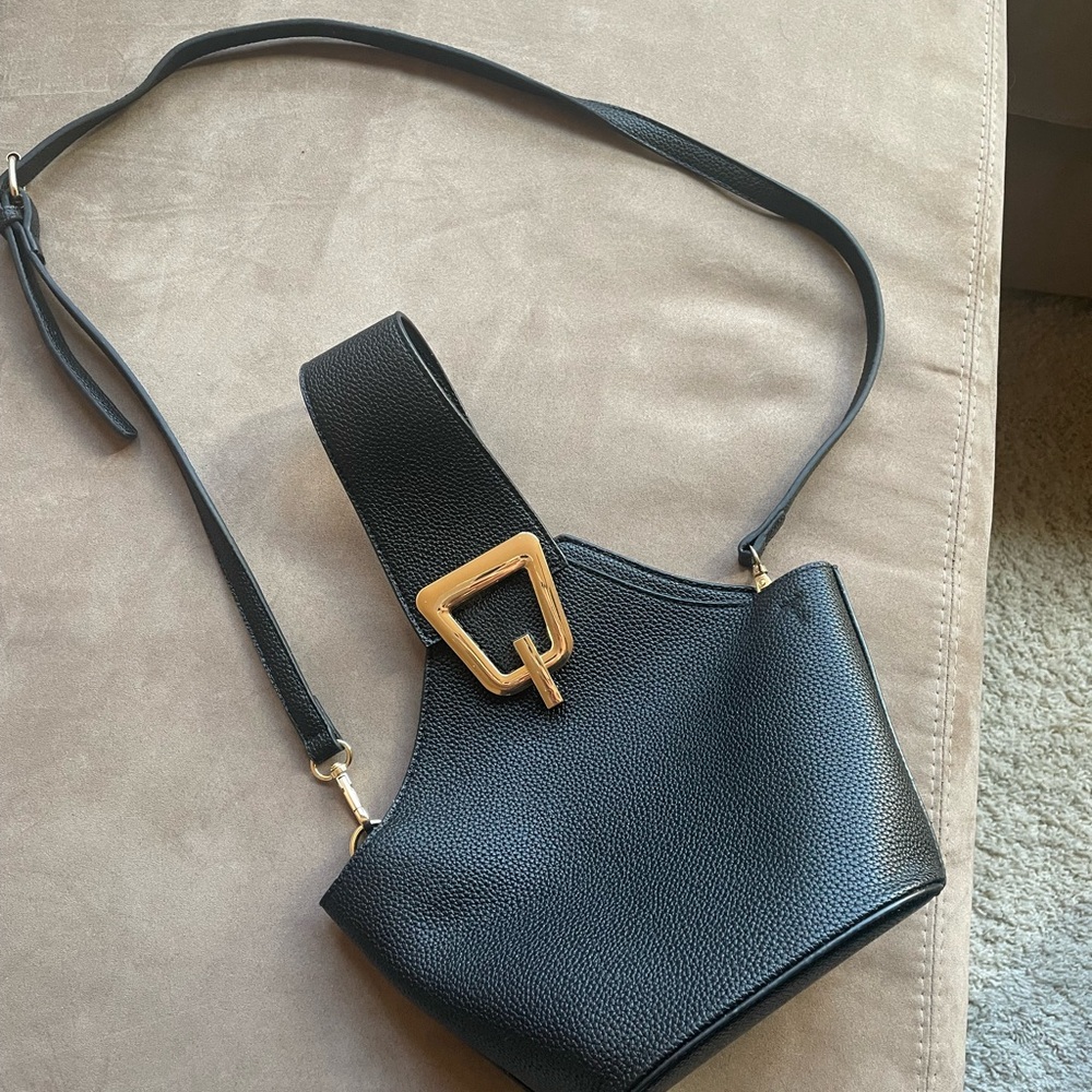 Elegant White Leather Handbag - Picture 3 of 4